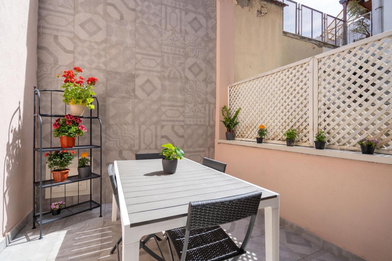 Appartamento Elegante Con Terrazzino Nel Centro Di Napoli المظهر الخارجي الصورة